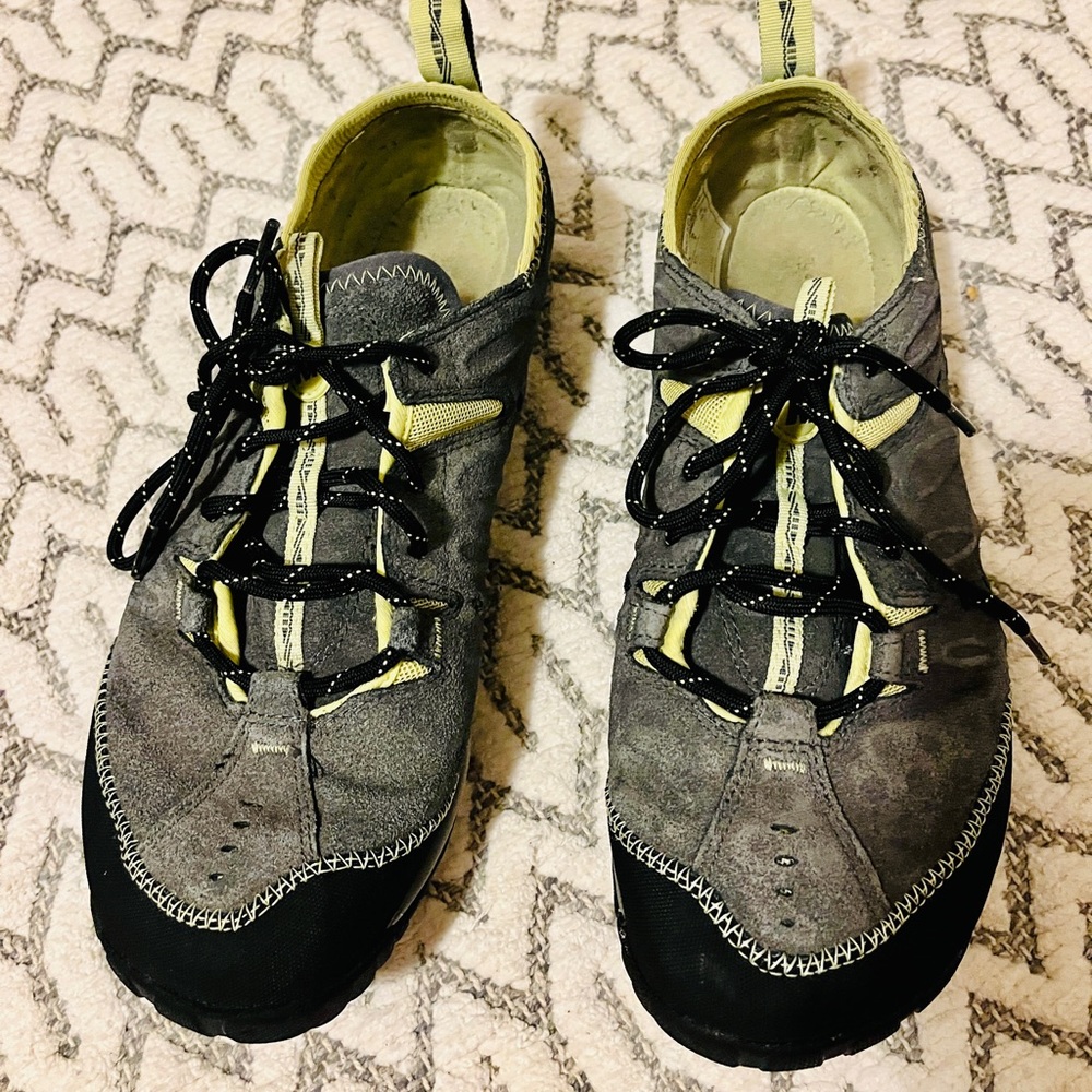Merrell Women’s Gray Suede Barefoot Contour Glove Size 9.5